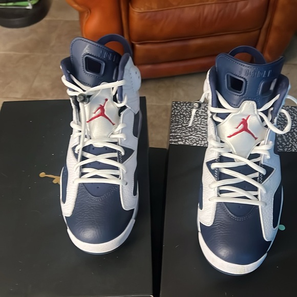 Air Jordan six retros - Picture 2 of 2